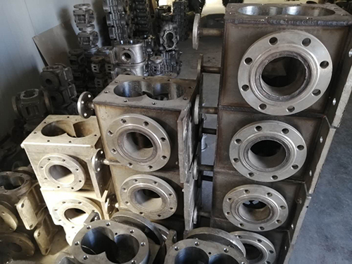 不(bu)鏽鋼保溫齒輪(lun)泵配件